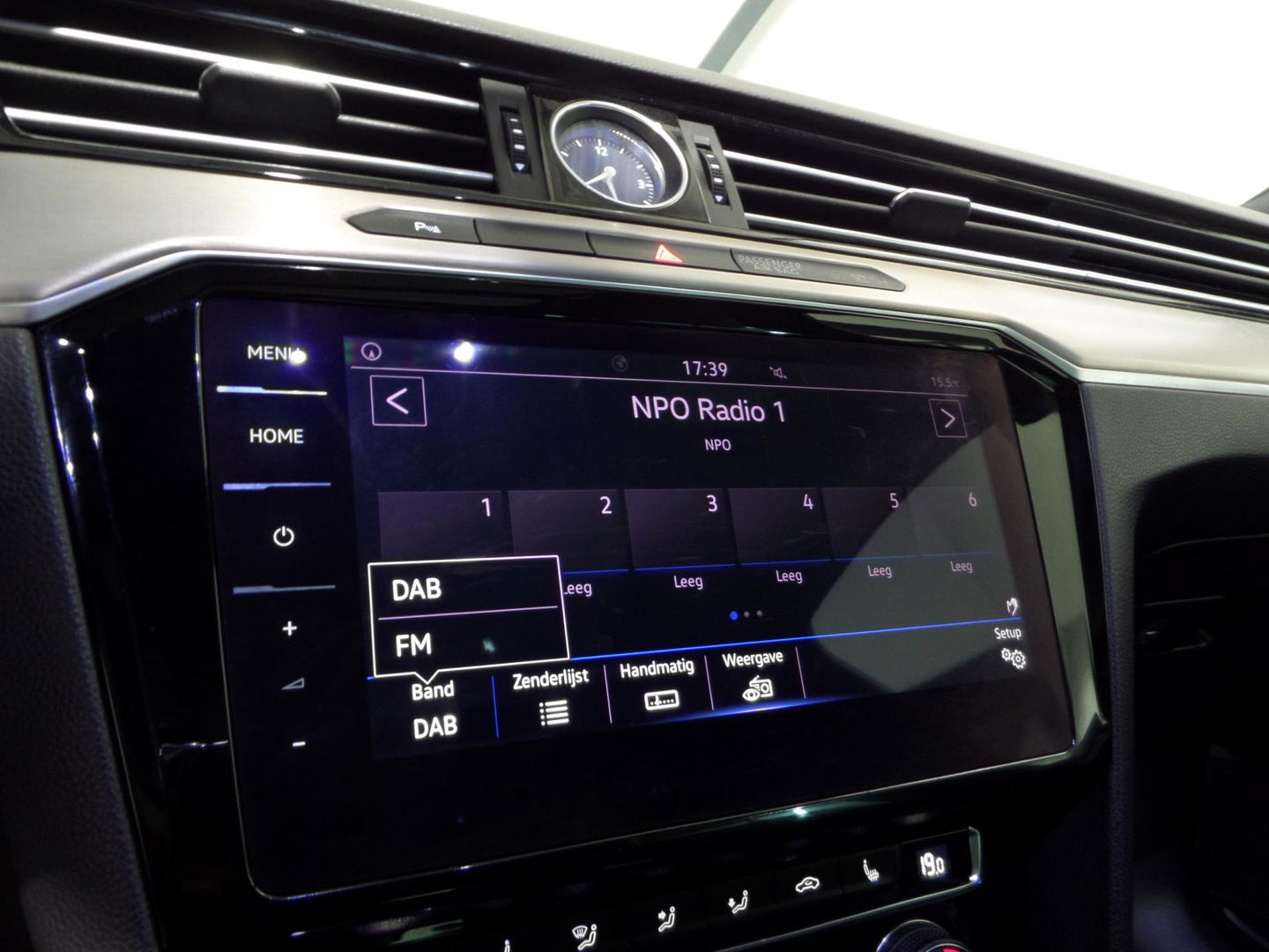 Volkswagen Passat Variant 1.4 TSI ACT Highline Business R-Line "Origineel NL!" Automaat! Pano Trekhaak Virtual Camera Stoelverwarm