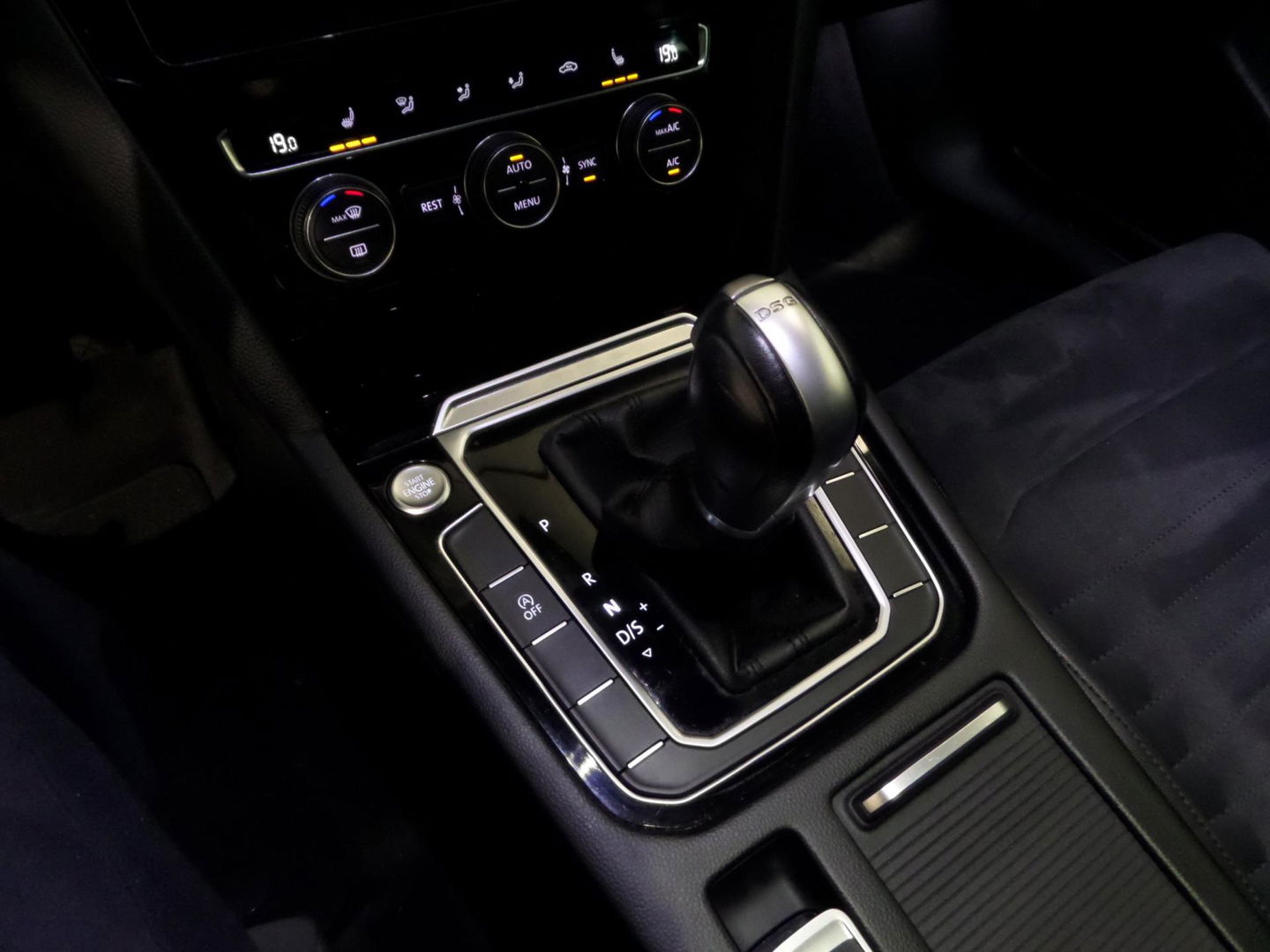 Volkswagen Passat Variant 1.4 TSI ACT Highline Business R-Line "Origineel NL!" Automaat! Pano Trekhaak Virtual Camera Stoelverwarm