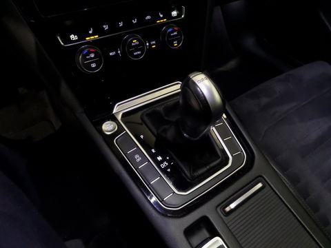 Volkswagen Passat Variant 1.4 TSI ACT Highline Business R-Line "Origineel NL!" Automaat! Pano Trekhaak Virtual Camera Stoelverwarm