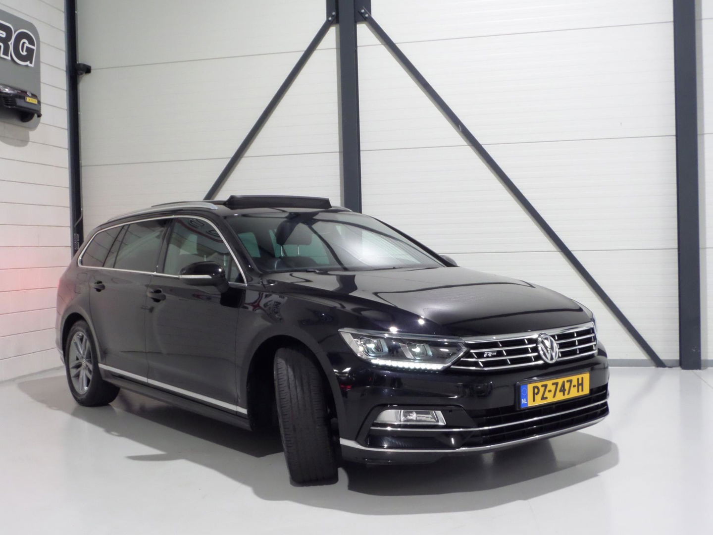 Volkswagen Passat Variant 1.4 TSI ACT Highline Business R-Line "Origineel NL!" Automaat! Pano Trekhaak Virtual Camera Stoelverwarm
