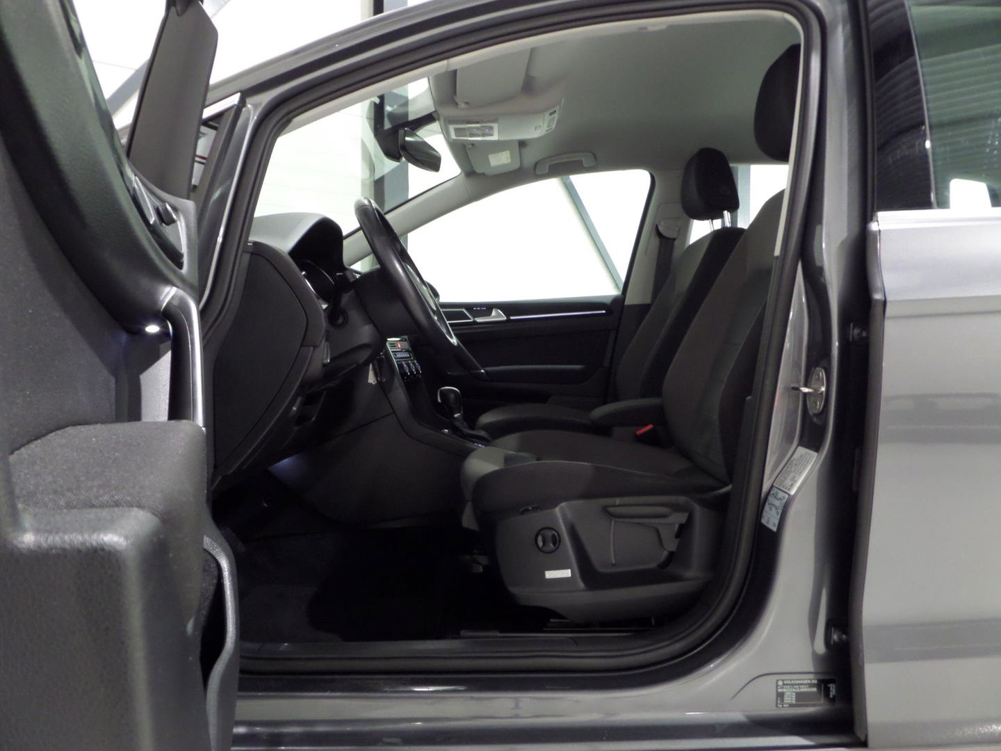 Volkswagen Golf Sportsvan 1.0 TSI DSG Highline "Origineel NL!" 1e eigenaar! Automaat! Apple-Carplay Camera Stoelverwarming Parkeer