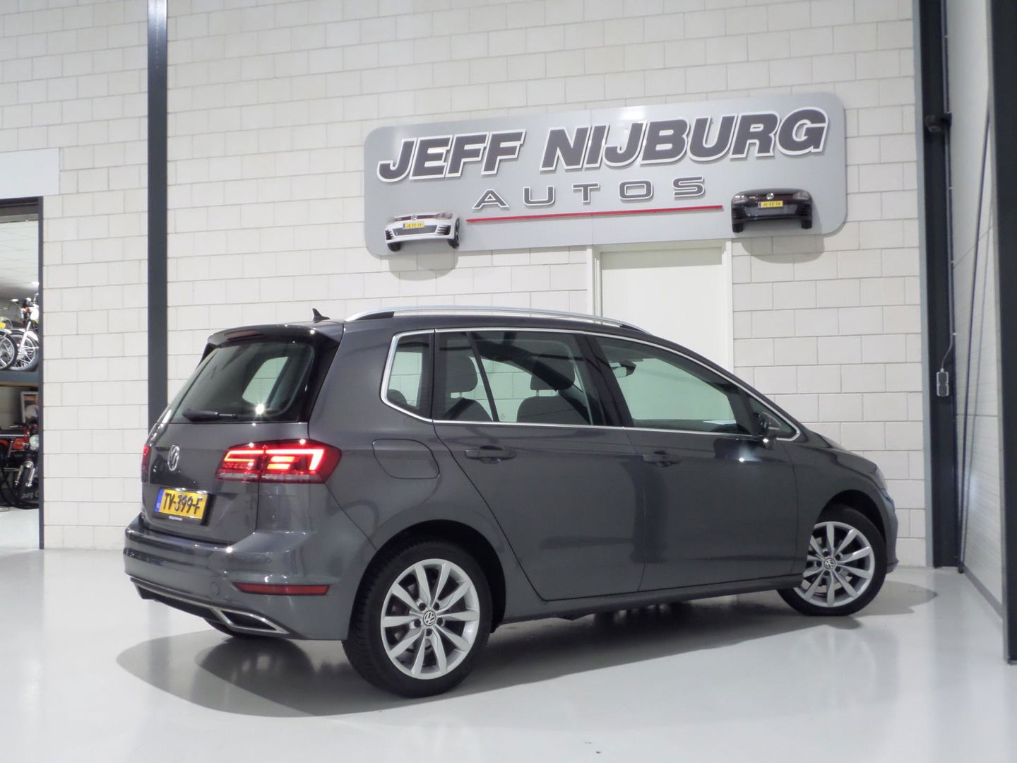 Volkswagen Golf Sportsvan 1.0 TSI DSG Highline "Origineel NL!" 1e eigenaar! Automaat! Apple-Carplay Camera Stoelverwarming Parkeer
