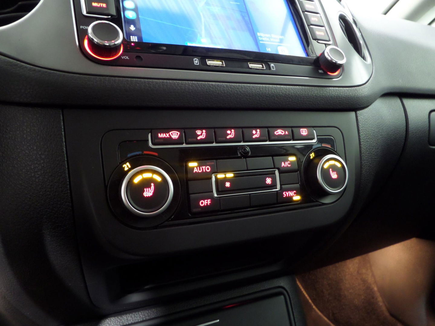 Volkswagen Golf Plus Cross 1.4 TSI 122PK Highline Apple-Carplay Stoelverwarming Trekhaak Navigatie Bluetooth Parkeersensoren