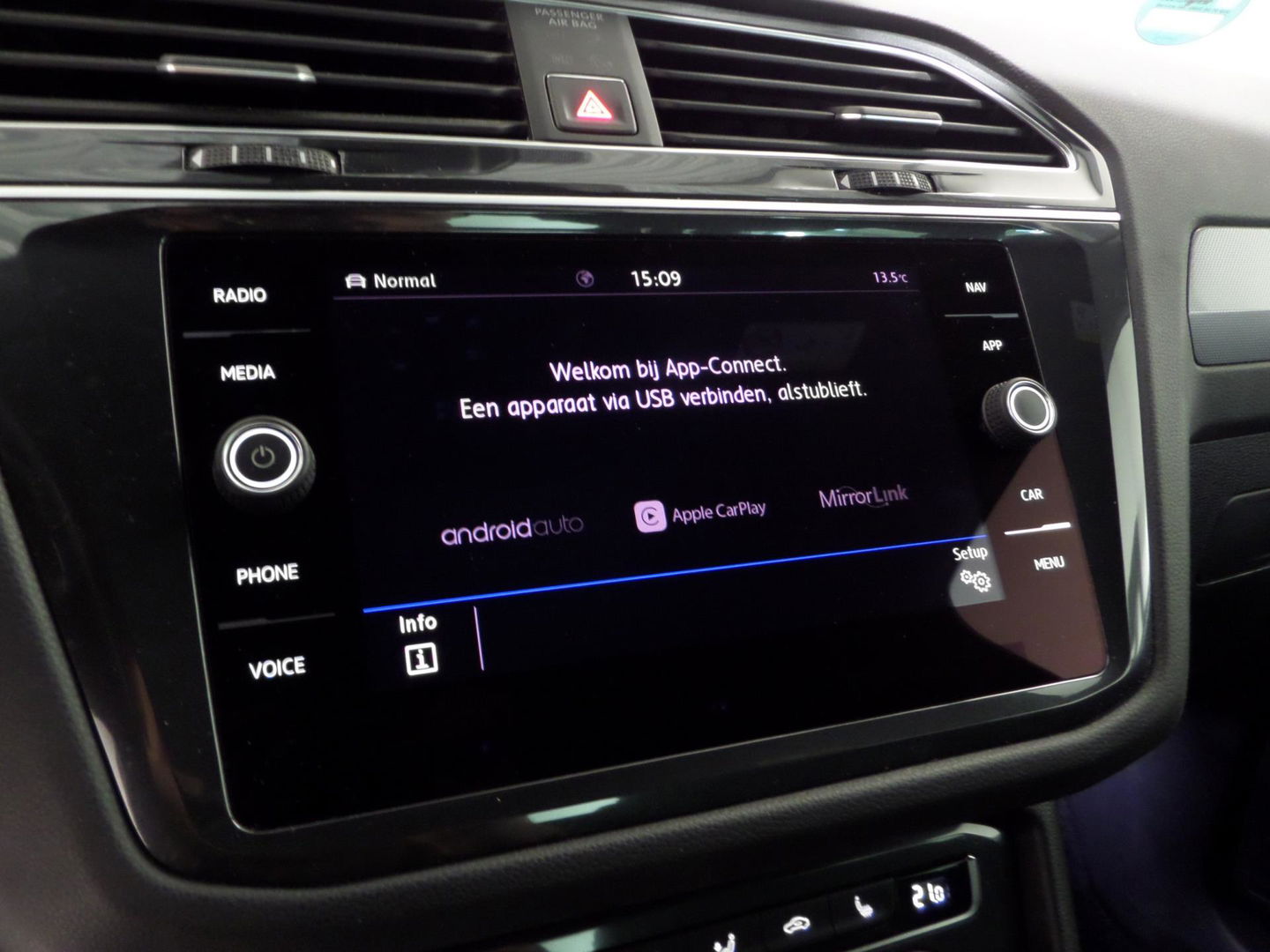 Volkswagen Tiguan 2.0 TSI DSG 4Motion Highline "2X R-Line" Pano Trekhaak Virtual Carplay 360Camera Leer Head-up Adaptive-cruise