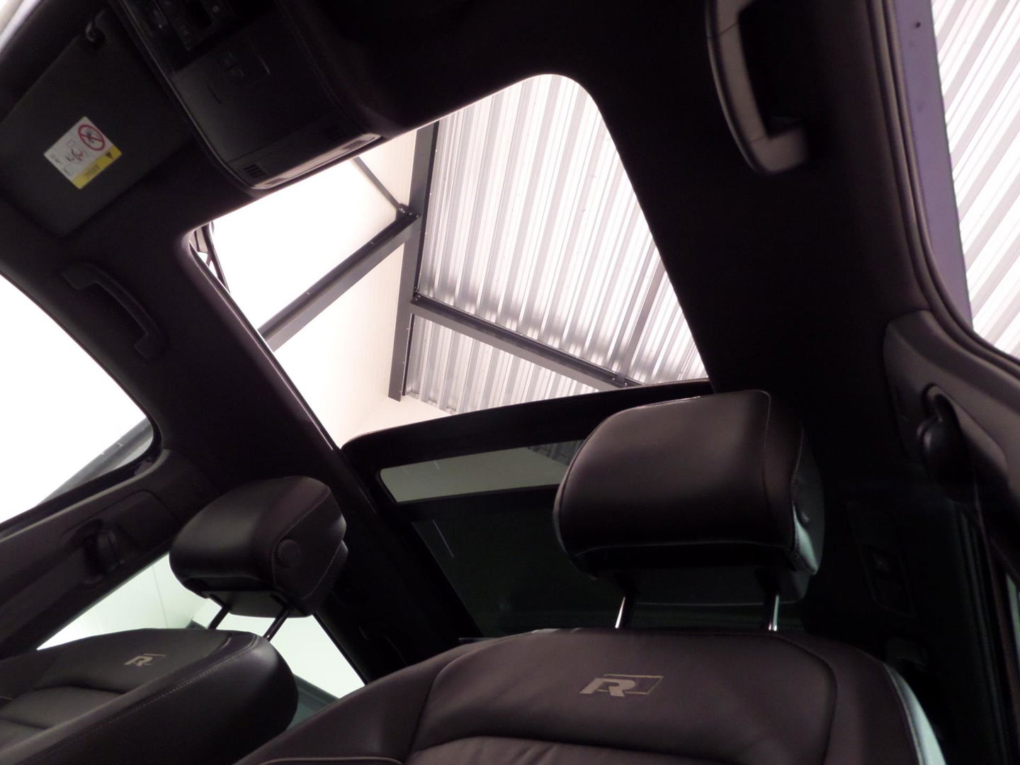 Volkswagen Tiguan 2.0 TSI DSG 4Motion Highline "2X R-Line" Pano Trekhaak Virtual Carplay 360Camera Leer Head-up Adaptive-cruise