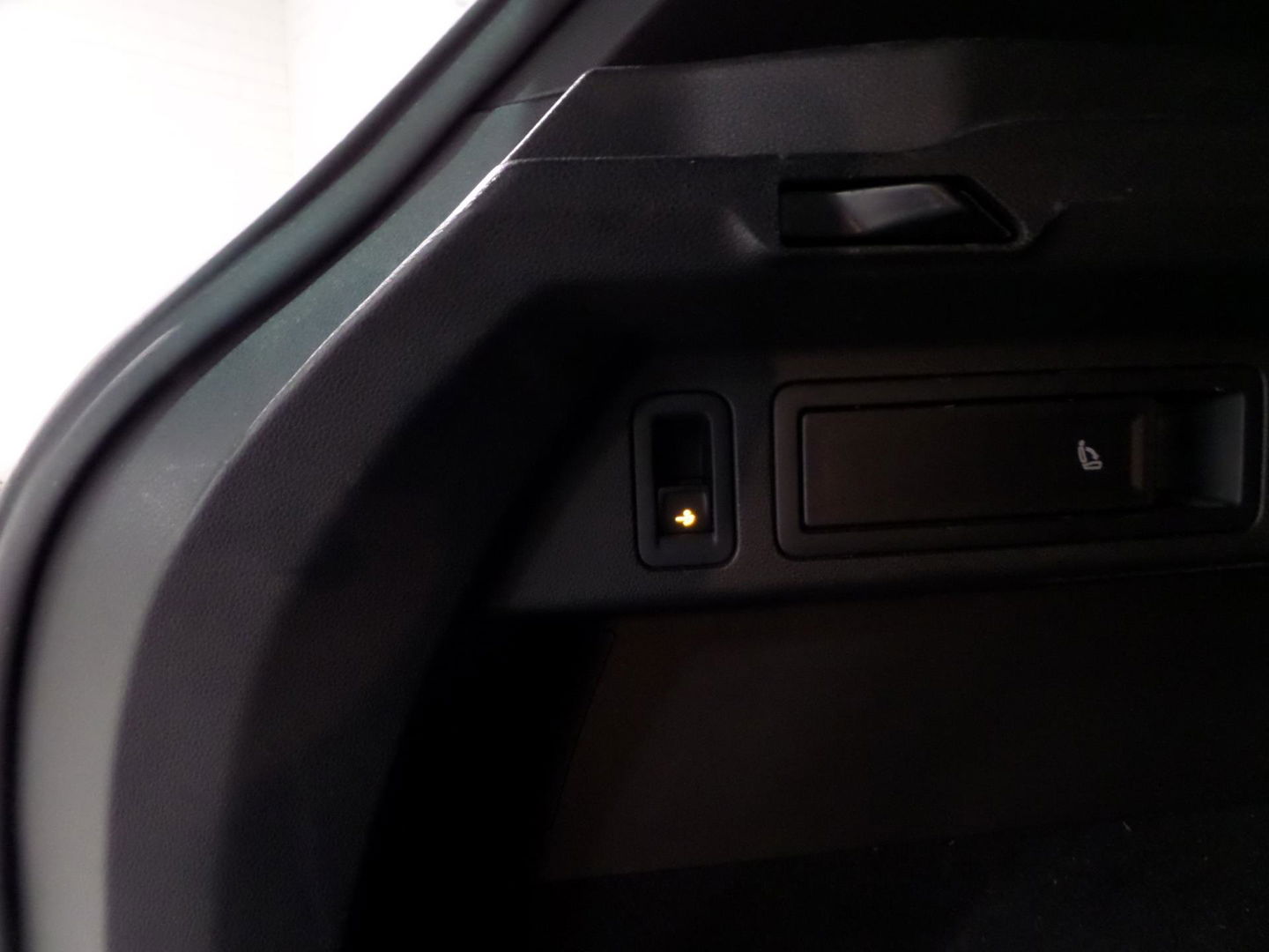 Volkswagen Tiguan 2.0 TSI DSG 4Motion Highline "2X R-Line" Pano Trekhaak Virtual Carplay 360Camera Leer Head-up Adaptive-cruise