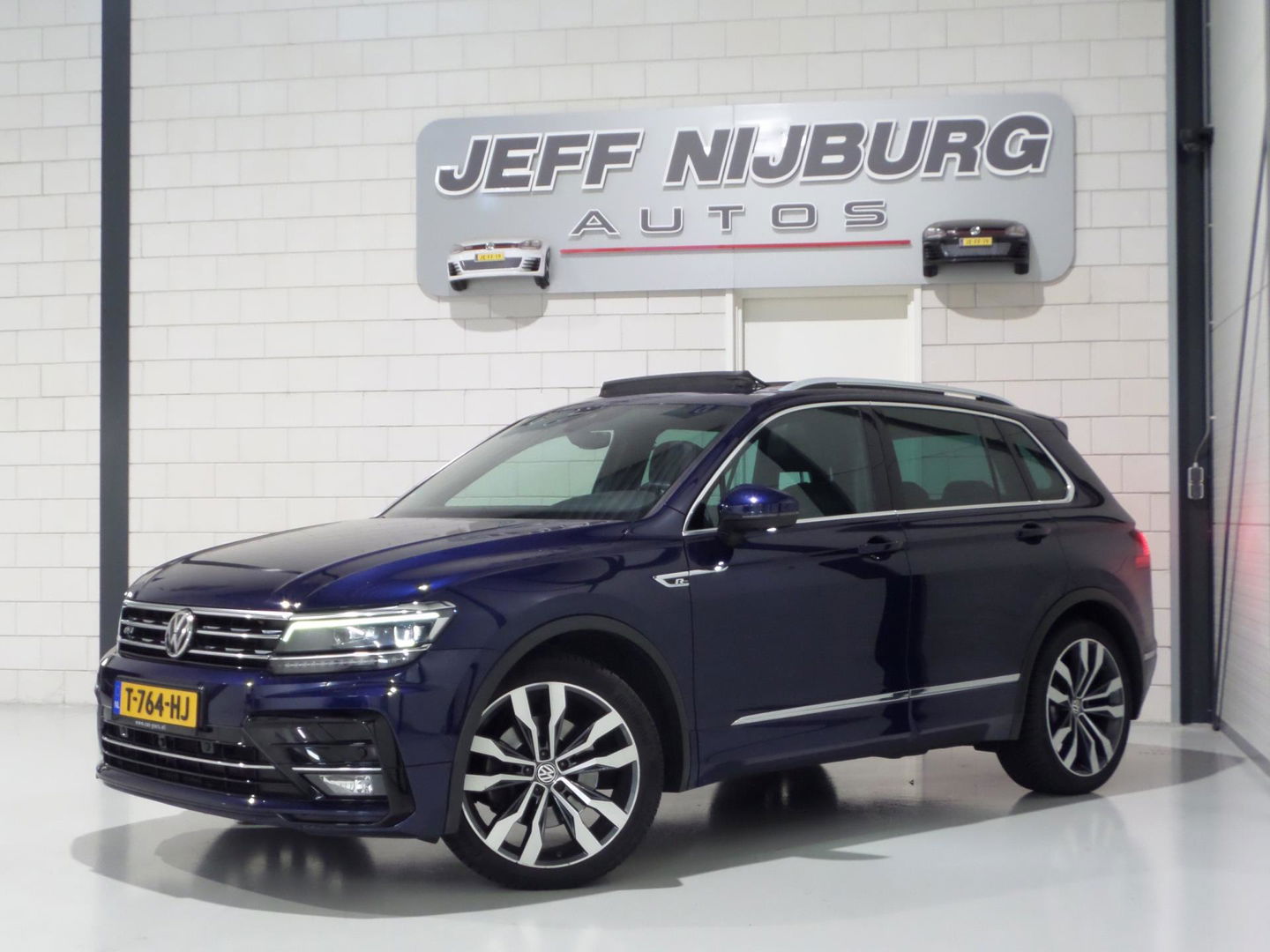 Volkswagen Tiguan 2.0 TSI DSG 4Motion Highline "2X R-Line" Pano Trekhaak Virtual Carplay 360Camera Leer Head-up Adaptive-cruise