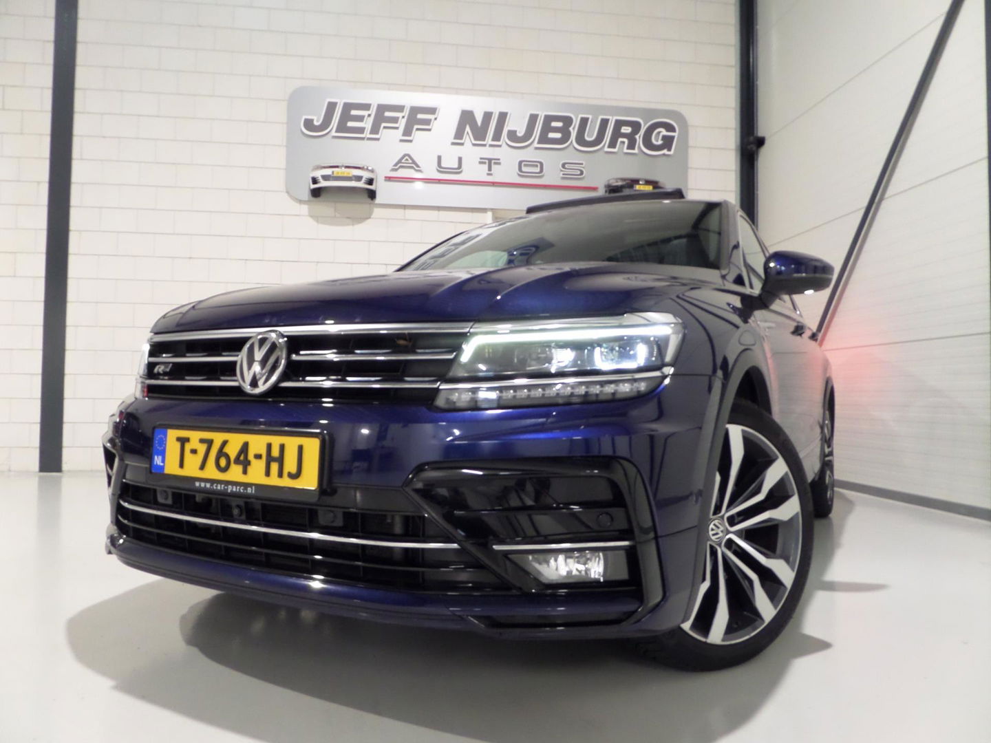 Volkswagen Tiguan 2.0 TSI DSG 4Motion Highline "2X R-Line" Pano Trekhaak Virtual Carplay 360Camera Leer Head-up Adaptive-cruise