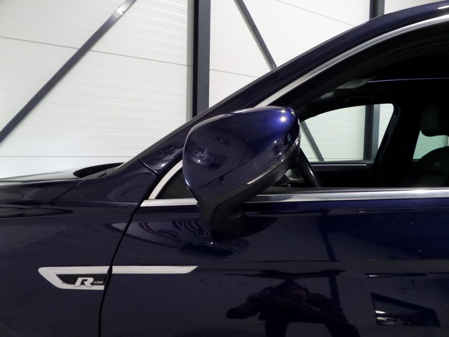 Volkswagen Tiguan 2.0 TSI DSG 4Motion Highline "2X R-Line" Pano Trekhaak Virtual Carplay 360Camera Leer Head-up Adaptive-cruise