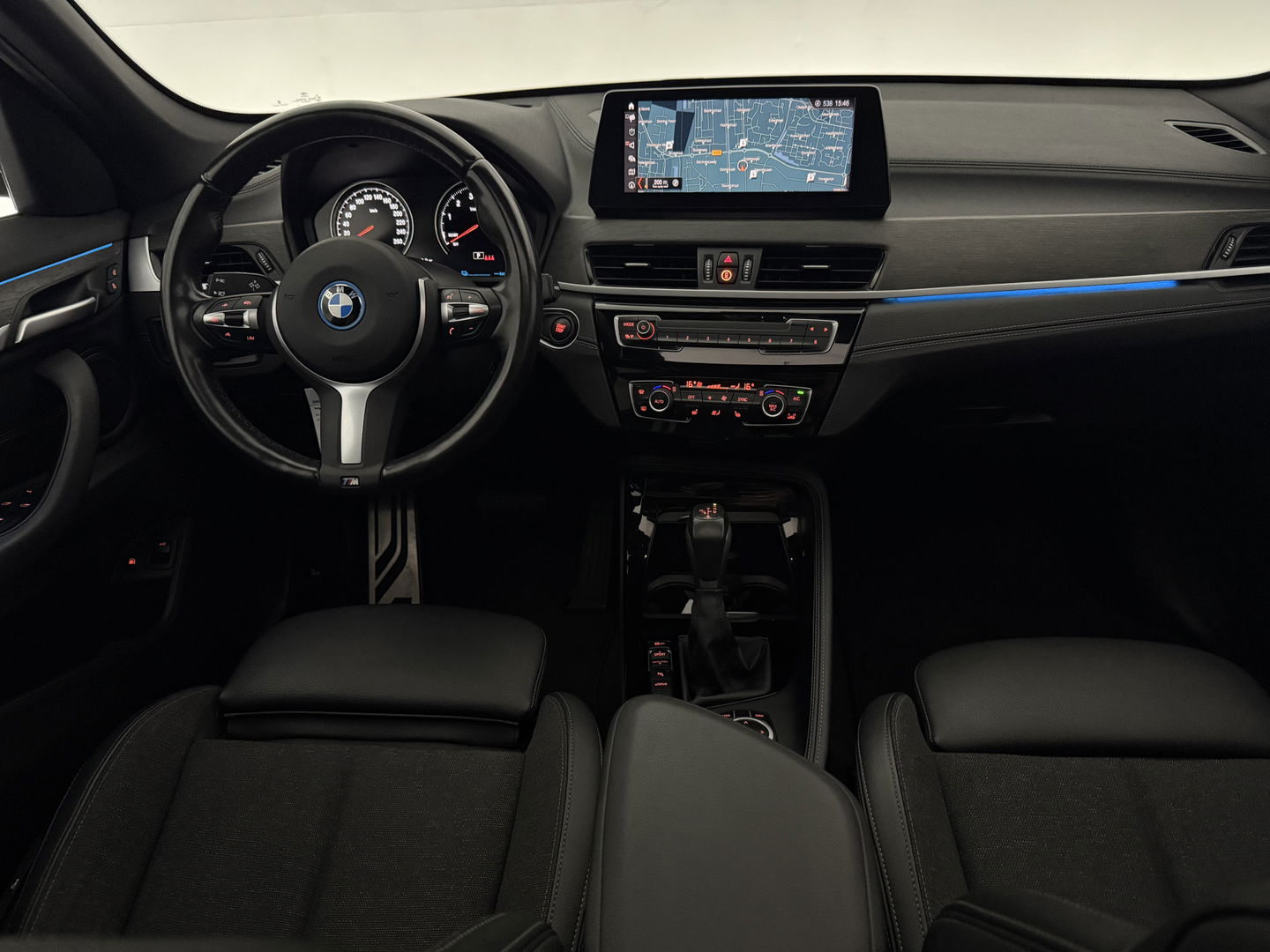 BMW X1 xDrive25e M-Sport l Pano | Lazer | HUD | Sfeerver. | Virtual l Trekhaak | Carplay l Camera l Stoelverw.