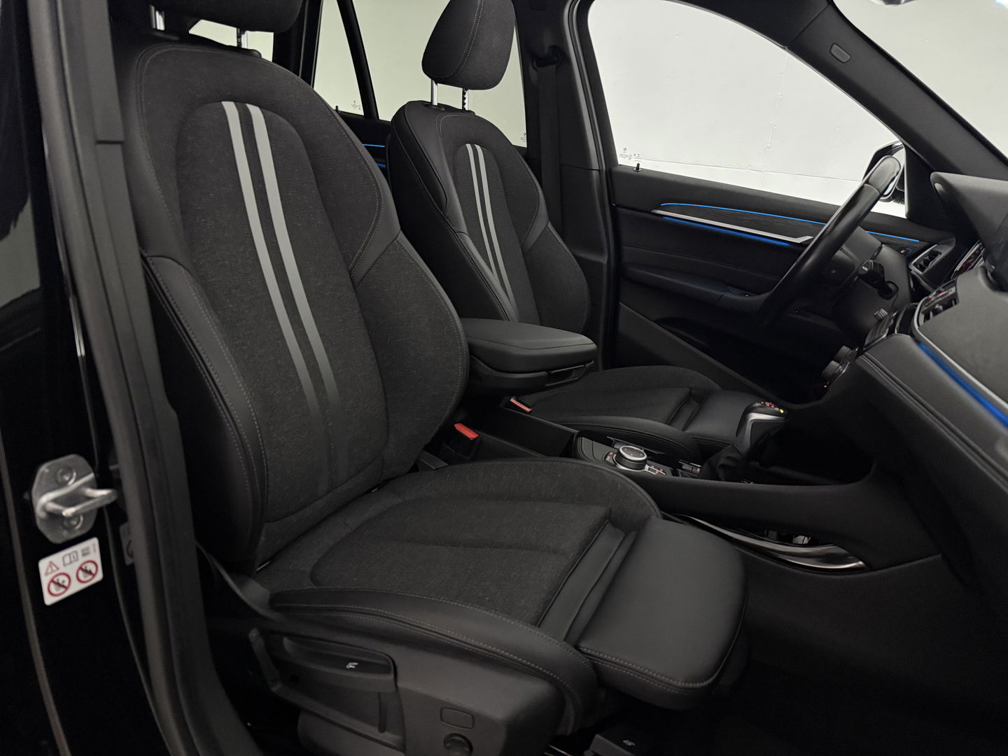 BMW X1 xDrive25e M-Sport l Pano | Lazer | HUD | Sfeerver. | Virtual l Trekhaak | Carplay l Camera l Stoelverw.