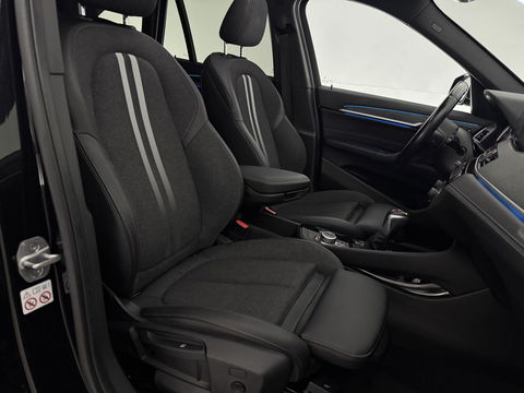 BMW X1 xDrive25e M-Sport l Pano | Lazer | HUD | Sfeerver. | Virtual l Trekhaak | Carplay l Camera l Stoelverw.