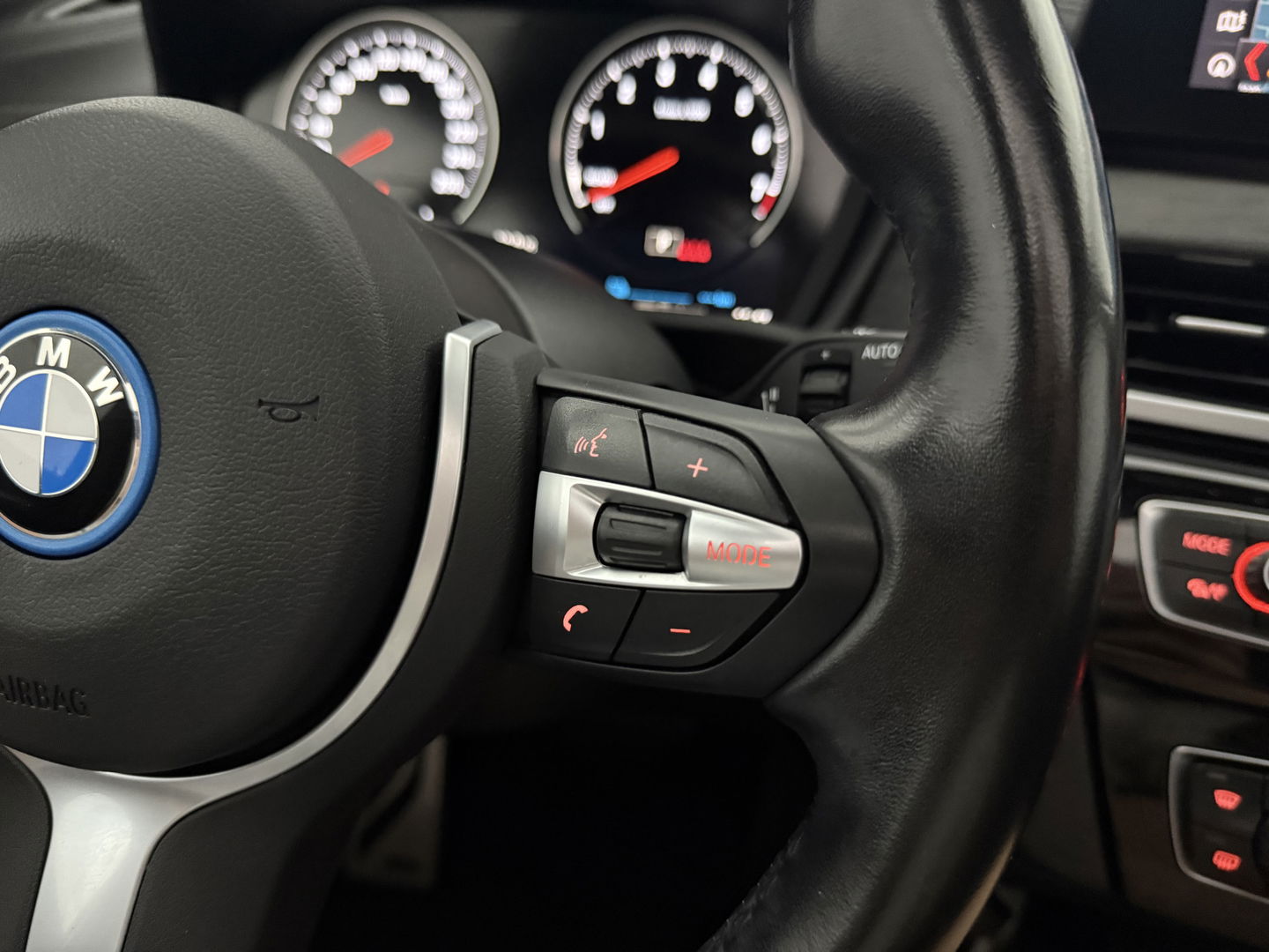 BMW X1 xDrive25e M-Sport l Pano | Lazer | HUD | Sfeerver. | Virtual l Trekhaak | Carplay l Camera l Stoelverw.