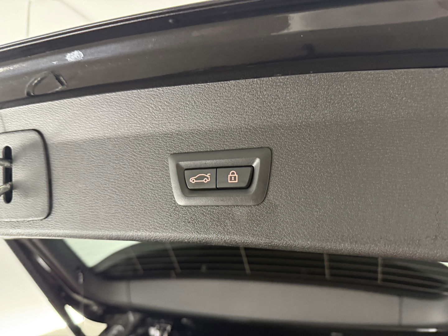 BMW X1 xDrive25e M-Sport l Pano | Lazer | HUD | Sfeerver. | Virtual l Trekhaak | Carplay l Camera l Stoelverw.