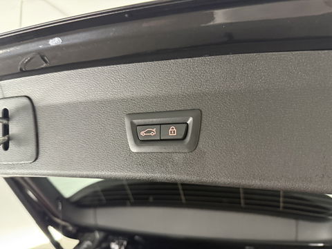 BMW X1 xDrive25e M-Sport l Pano | Lazer | HUD | Sfeerver. | Virtual l Trekhaak | Carplay l Camera l Stoelverw.