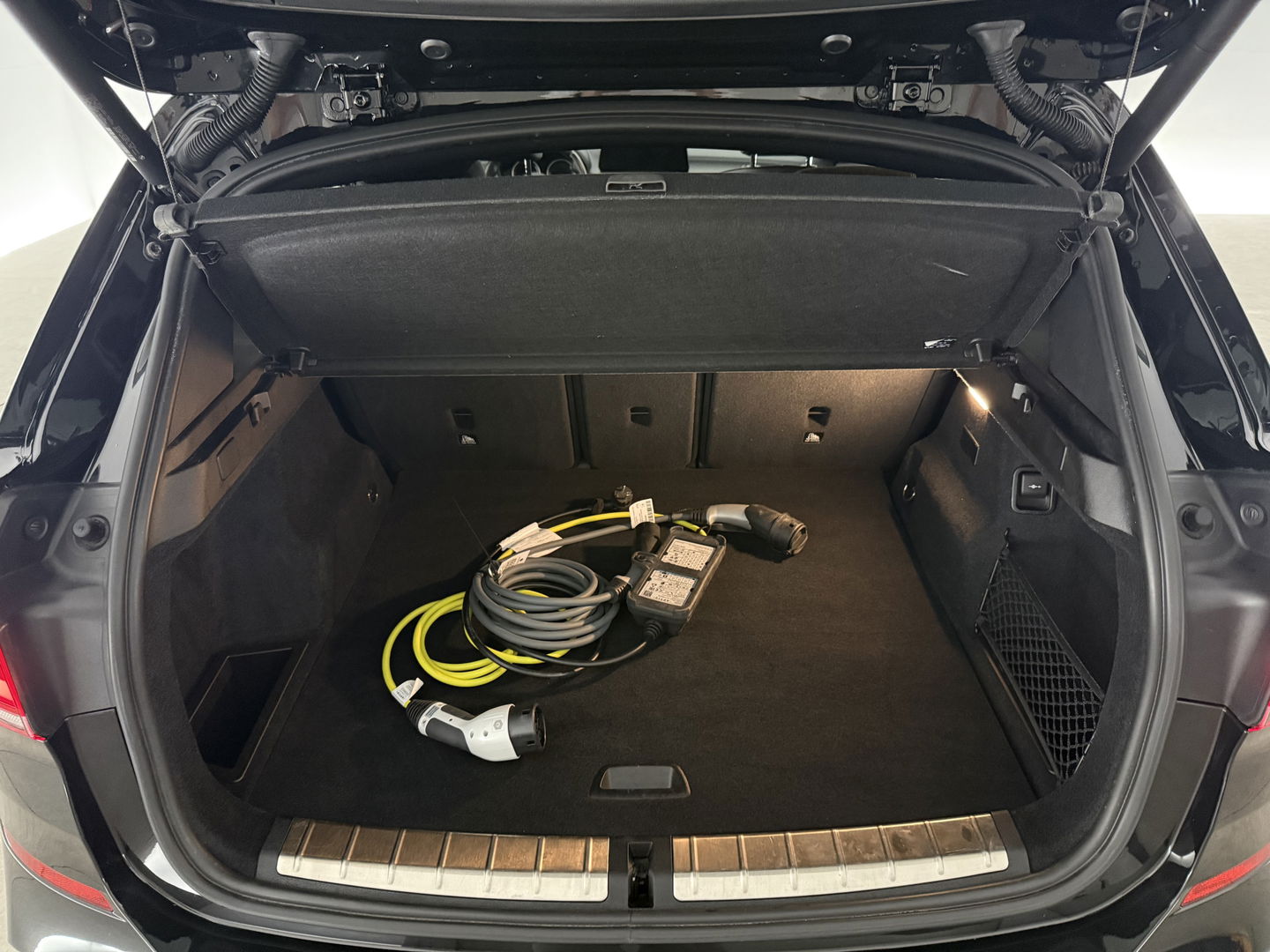 BMW X1 xDrive25e M-Sport l Pano | Lazer | HUD | Sfeerver. | Virtual l Trekhaak | Carplay l Camera l Stoelverw.