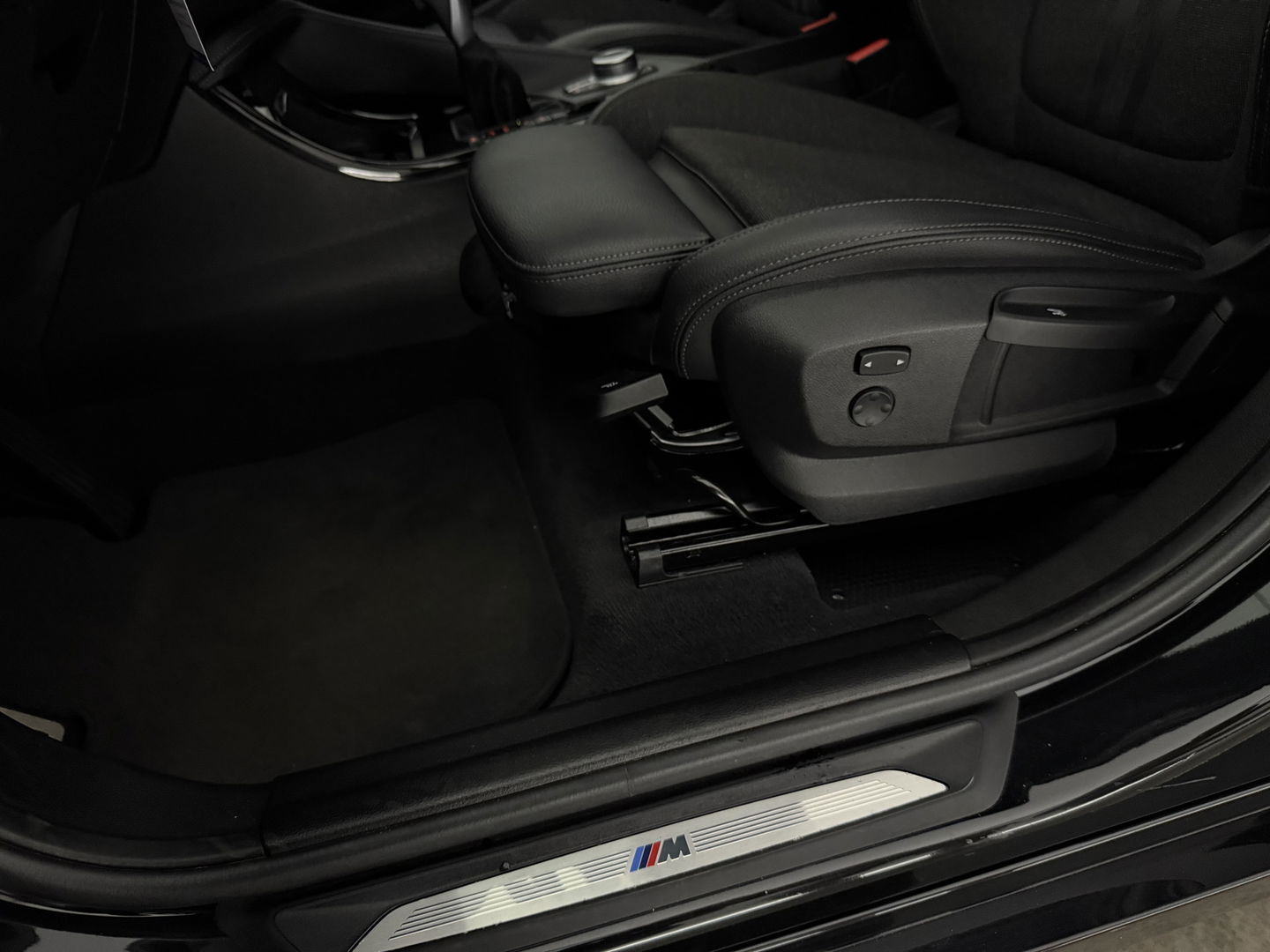 BMW X1 xDrive25e M-Sport l Pano | Lazer | HUD | Sfeerver. | Virtual l Trekhaak | Carplay l Camera l Stoelverw.