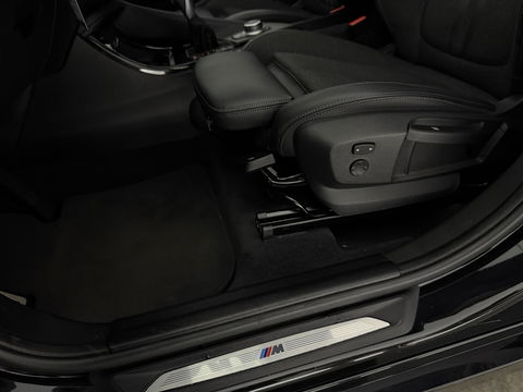 BMW X1 xDrive25e M-Sport l Pano | Lazer | HUD | Sfeerver. | Virtual l Trekhaak | Carplay l Camera l Stoelverw.