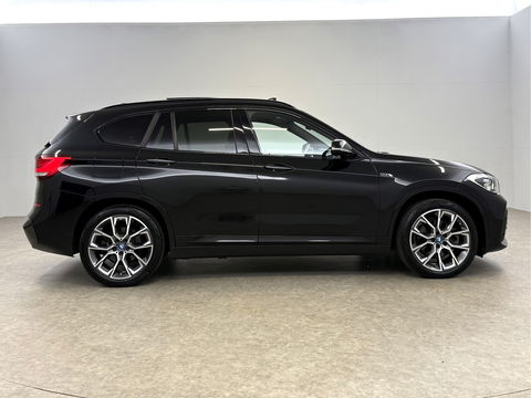 BMW X1 xDrive25e M-Sport l Pano | Lazer | HUD | Sfeerver. | Virtual l Trekhaak | Carplay l Camera l Stoelverw.