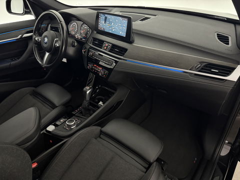 BMW X1 xDrive25e M-Sport l Pano | Lazer | HUD | Sfeerver. | Virtual l Trekhaak | Carplay l Camera l Stoelverw.