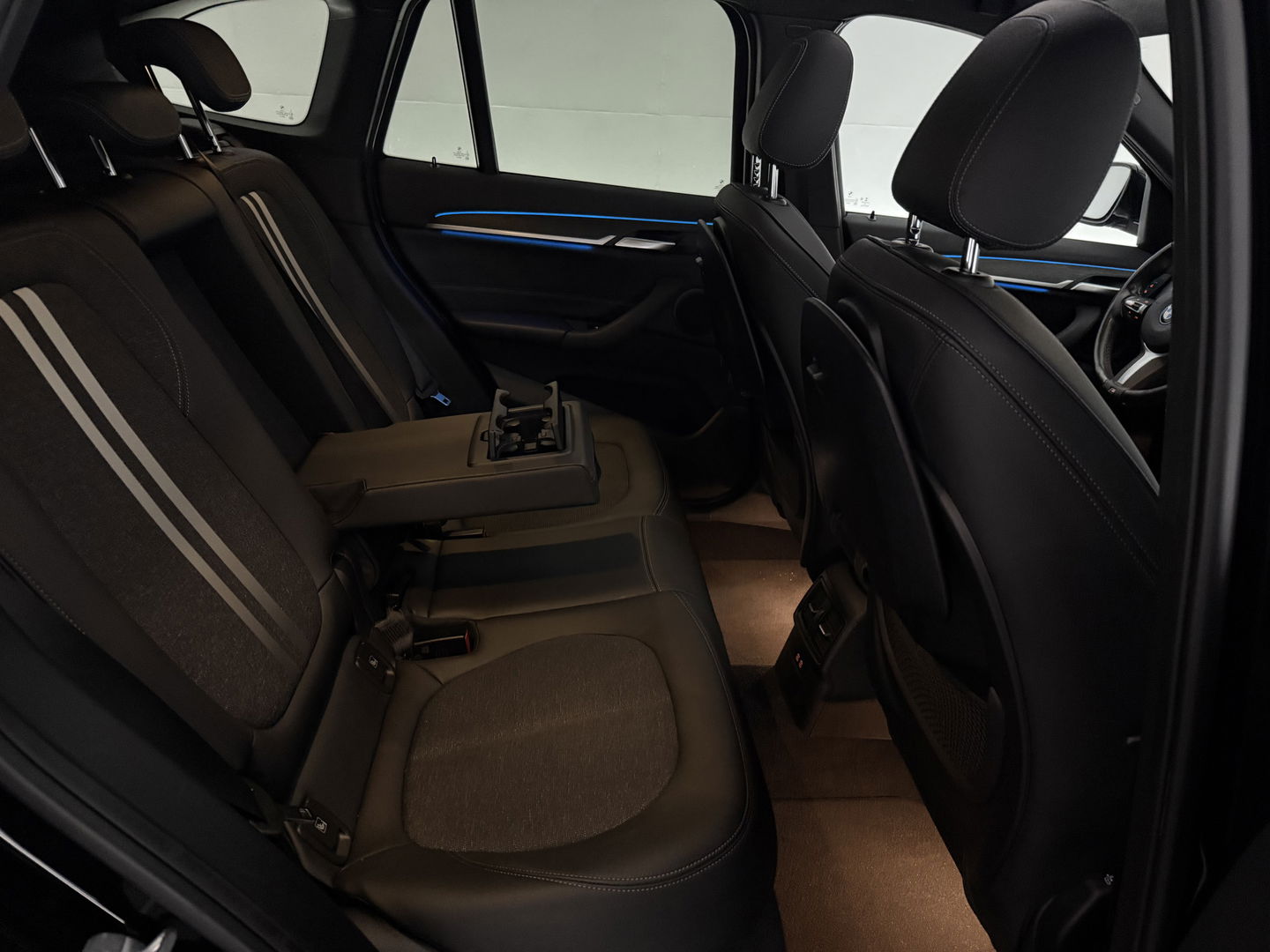 BMW X1 xDrive25e M-Sport l Pano | Lazer | HUD | Sfeerver. | Virtual l Trekhaak | Carplay l Camera l Stoelverw.