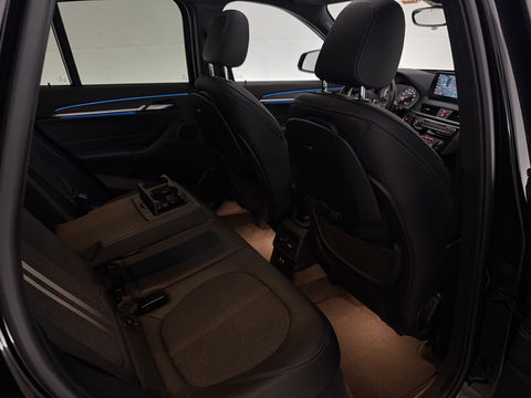 BMW X1 xDrive25e M-Sport l Pano | Lazer | HUD | Sfeerver. | Virtual l Trekhaak | Carplay l Camera l Stoelverw.