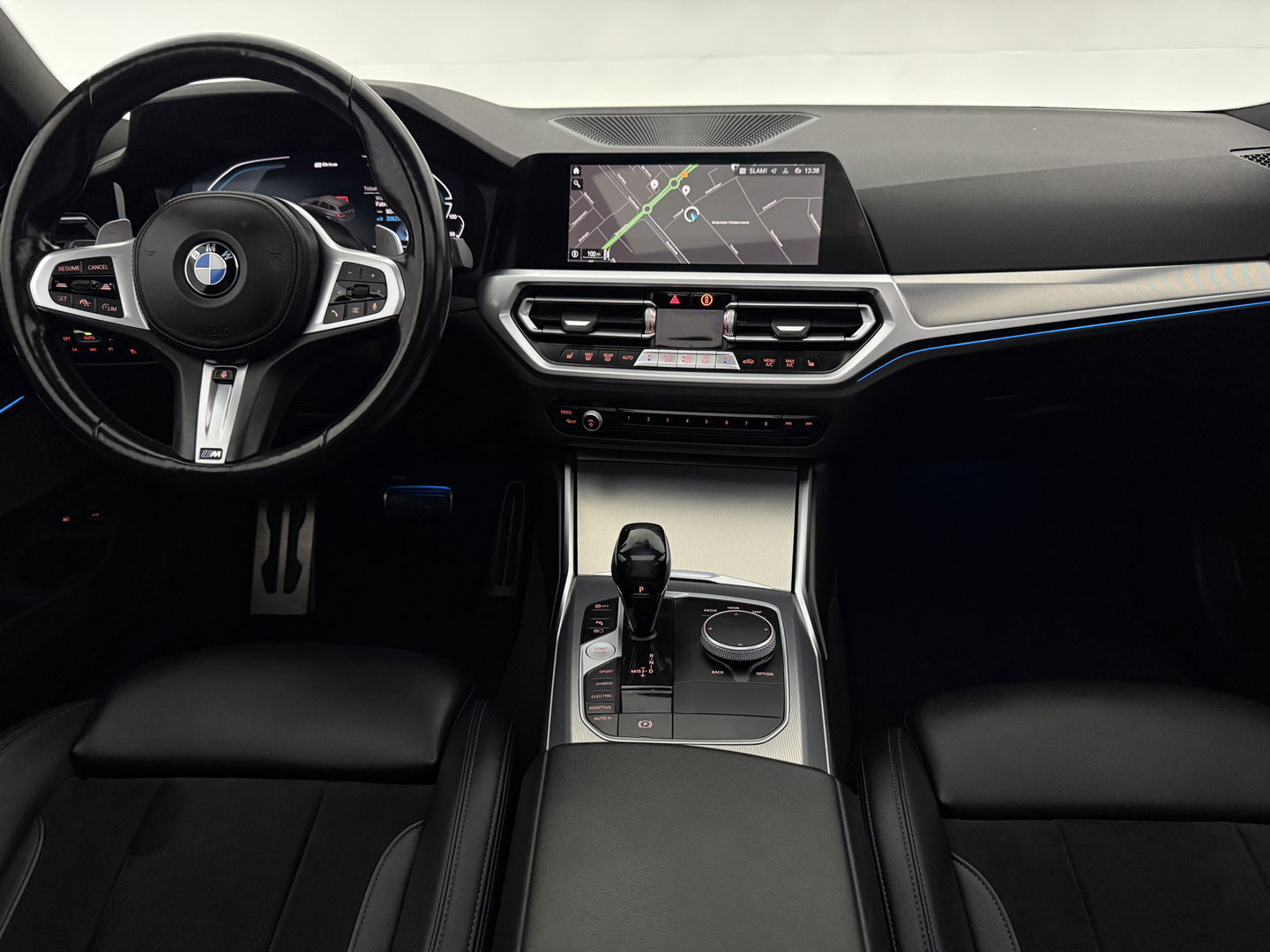 BMW 3-serie 330e xDrive Touring M-Sport | Pano | H/K | Trekh. | Sfeerverl. | Virtual | Camera | Carplay | Adap. Cruise | Stoel/Stuur verw.