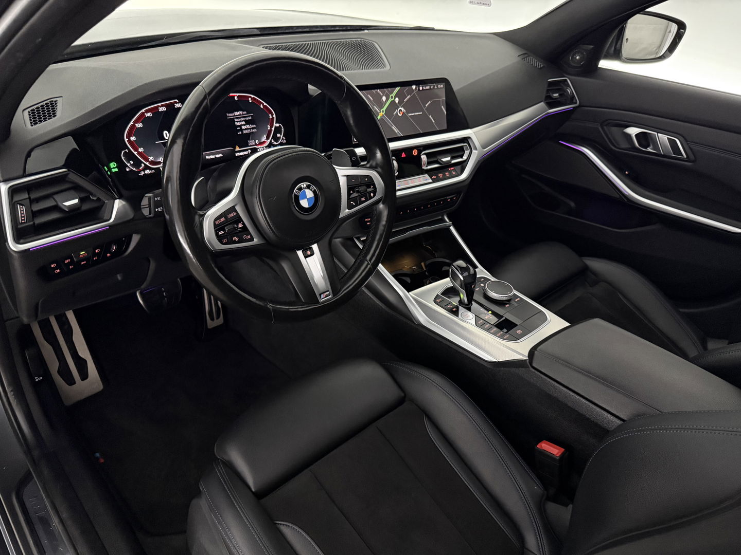BMW 3-serie 330e xDrive Touring M-Sport | Pano | H/K | Memory | Trekh. | Sfeerverl. | Virtual | Camera | Carplay | Adap. Cruise | Stoel/Stuur verw.