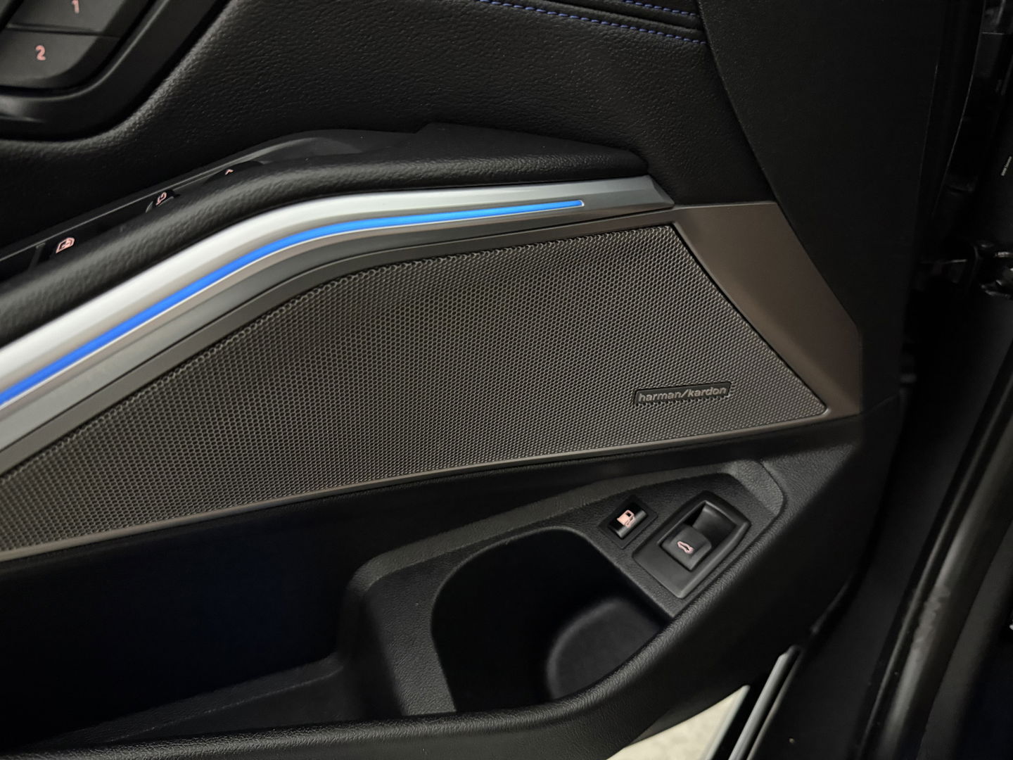 BMW 3-serie 330e xDrive Touring M-Sport | Pano | H/K | Memory | Trekh. | Sfeerverl. | Virtual | Camera | Carplay | Adap. Cruise | Stoel/Stuur verw.