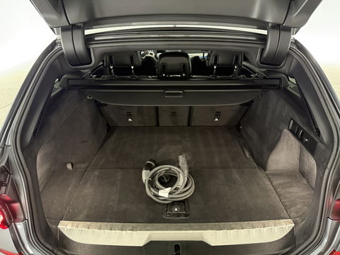 BMW 3-serie 330e xDrive Touring M-Sport | Pano | H/K | Trekh. | Sfeerverl. | Virtual | Camera | Carplay | Adap. Cruise | Stoel/Stuur verw.