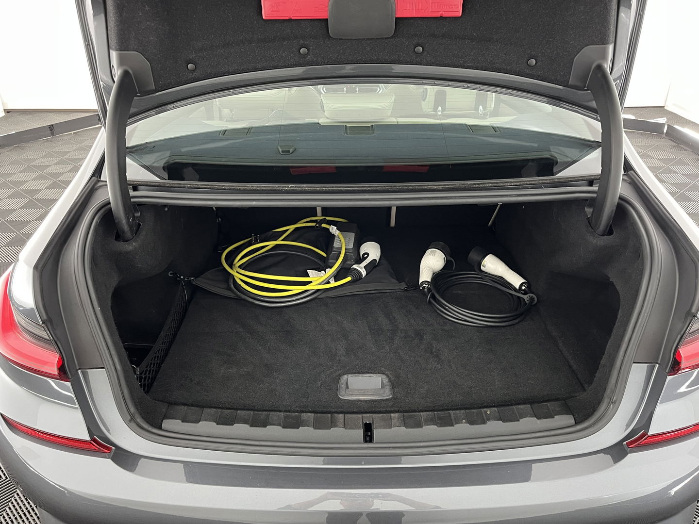 BMW 3-serie 330e High Executive M-Sportpack (INCL.BTW) *HEAD-UP | FULL-LEATHER | FULL-LED | HIFI-SOUND | CAMERA | HEATED-SPORTSEATS | CARPLAY | DIGI-COCKPIT | NAVI-FULLMAP | AMBIENT-LIGHT | ECC | PDC | CRUISE | 19''ALU*