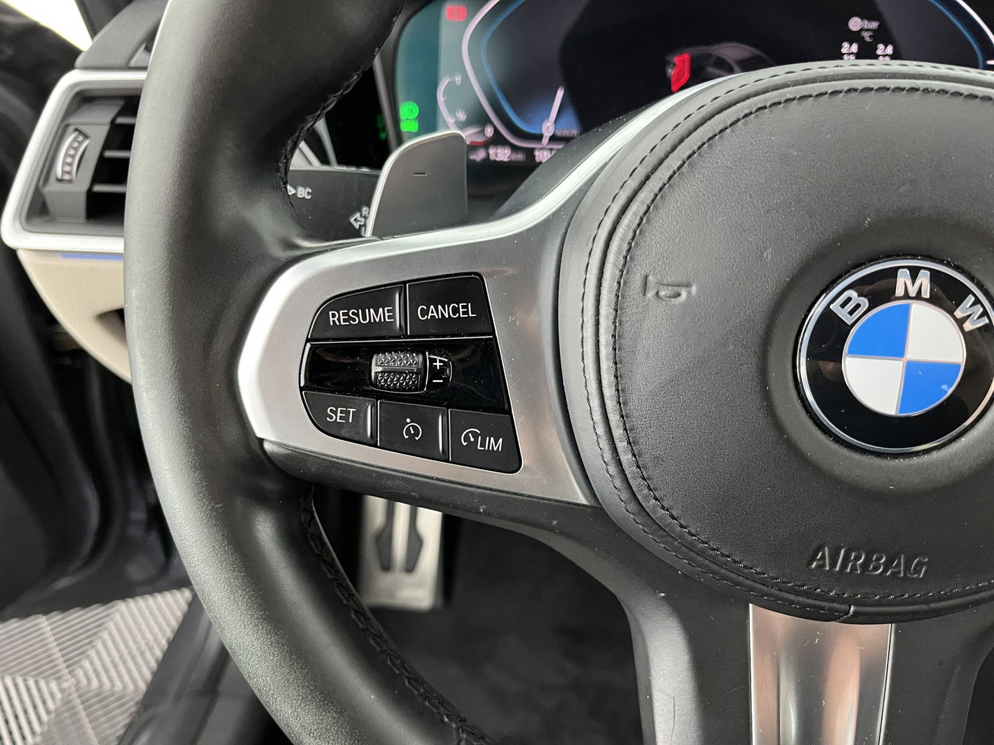 BMW 3-serie 330e High Executive M-Sportpack (INCL.BTW) *HEAD-UP | FULL-LEATHER | FULL-LED | HIFI-SOUND | CAMERA | HEATED-SPORTSEATS | CARPLAY | DIGI-COCKPIT | NAVI-FULLMAP | AMBIENT-LIGHT | ECC | PDC | CRUISE | 19''ALU*