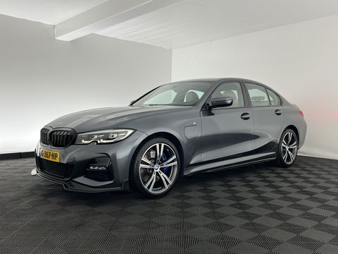 BMW 3-serie 330e High Executive M-Sportpack (INCL.BTW) *HEAD-UP | FULL-LEATHER | FULL-LED | HIFI-SOUND | CAMERA | HEATED-SPORTSEATS | CARPLAY | DIGI-COCKPIT | NAVI-FULLMAP | AMBIENT-LIGHT | ECC | PDC | CRUISE | 19''ALU*