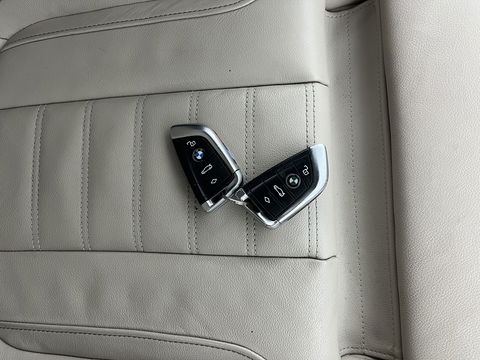 BMW 3-serie 330e High Executive M-Sportpack (INCL.BTW) *HEAD-UP | FULL-LEATHER | FULL-LED | HIFI-SOUND | CAMERA | HEATED-SPORTSEATS | CARPLAY | DIGI-COCKPIT | NAVI-FULLMAP | AMBIENT-LIGHT | ECC | PDC | CRUISE | 19''ALU*