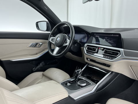 BMW 3-serie 330e High Executive M-Sportpack (INCL.BTW) *HEAD-UP | FULL-LEATHER | FULL-LED | HIFI-SOUND | CAMERA | HEATED-SPORTSEATS | CARPLAY | DIGI-COCKPIT | NAVI-FULLMAP | AMBIENT-LIGHT | ECC | PDC | CRUISE | 19''ALU*