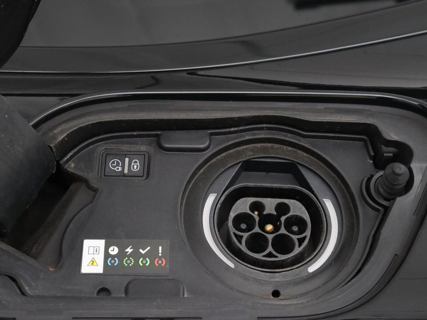 Peugeot 508 1.6 HYbrid GT Line | Trekhaak | Adaptive cruise | FOCAL Sound | Camera | Carplay | Half leder | Keyless | Full LED | Navigatie | Parkeerhulp | Climate control | PHEV | Plug In