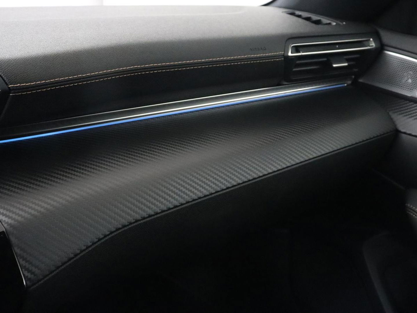 Peugeot 508 1.6 HYbrid GT Line | Trekhaak | Adaptive cruise | FOCAL Sound | Camera | Carplay | Half leder | Keyless | Full LED | Navigatie | Parkeerhulp | Climate control | PHEV | Plug In