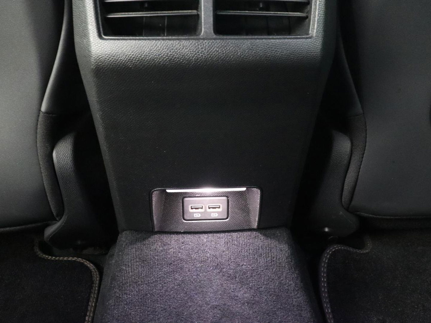 Peugeot 508 1.6 HYbrid GT Line | Trekhaak | Adaptive cruise | FOCAL Sound | Camera | Carplay | Half leder | Keyless | Full LED | Navigatie | Parkeerhulp | Climate control | PHEV | Plug In