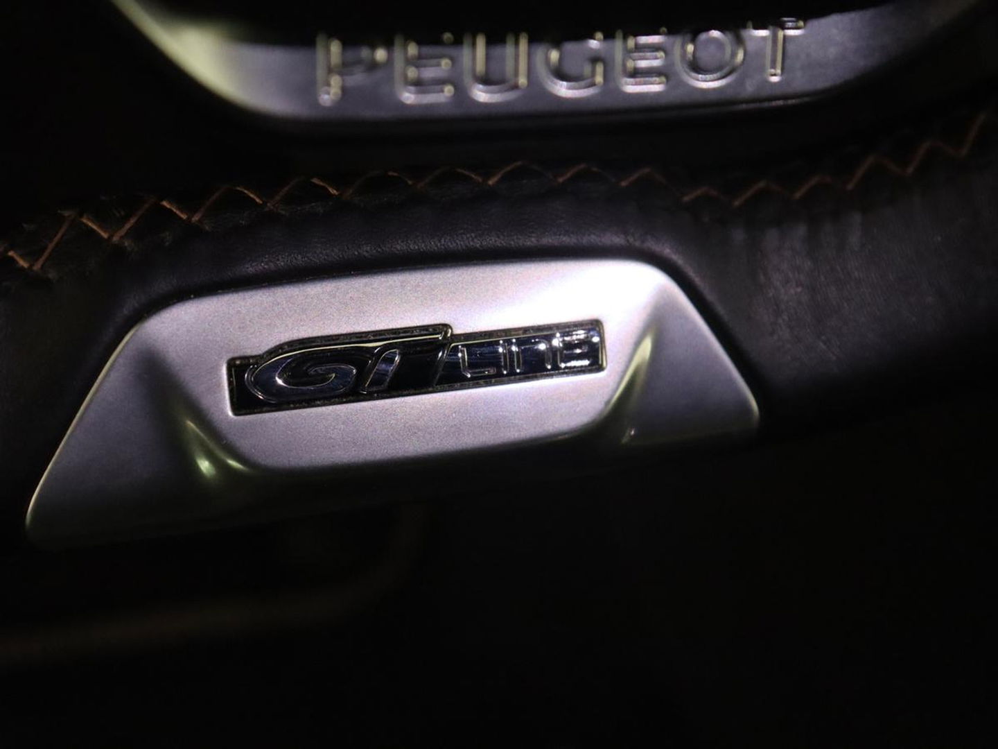 Peugeot 508 1.6 HYbrid GT Line | Trekhaak | Adaptive cruise | FOCAL Sound | Camera | Carplay | Half leder | Keyless | Full LED | Navigatie | Parkeerhulp | Climate control | PHEV | Plug In