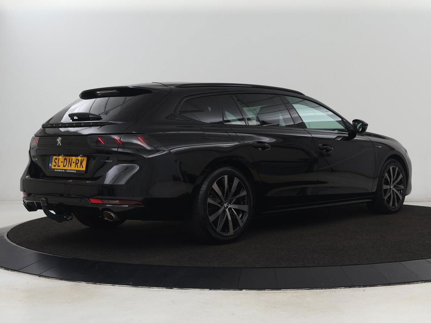 Peugeot 508 1.6 HYbrid GT Line | Trekhaak | Adaptive cruise | FOCAL Sound | Camera | Carplay | Half leder | Keyless | Full LED | Navigatie | Parkeerhulp | Climate control | PHEV | Plug In