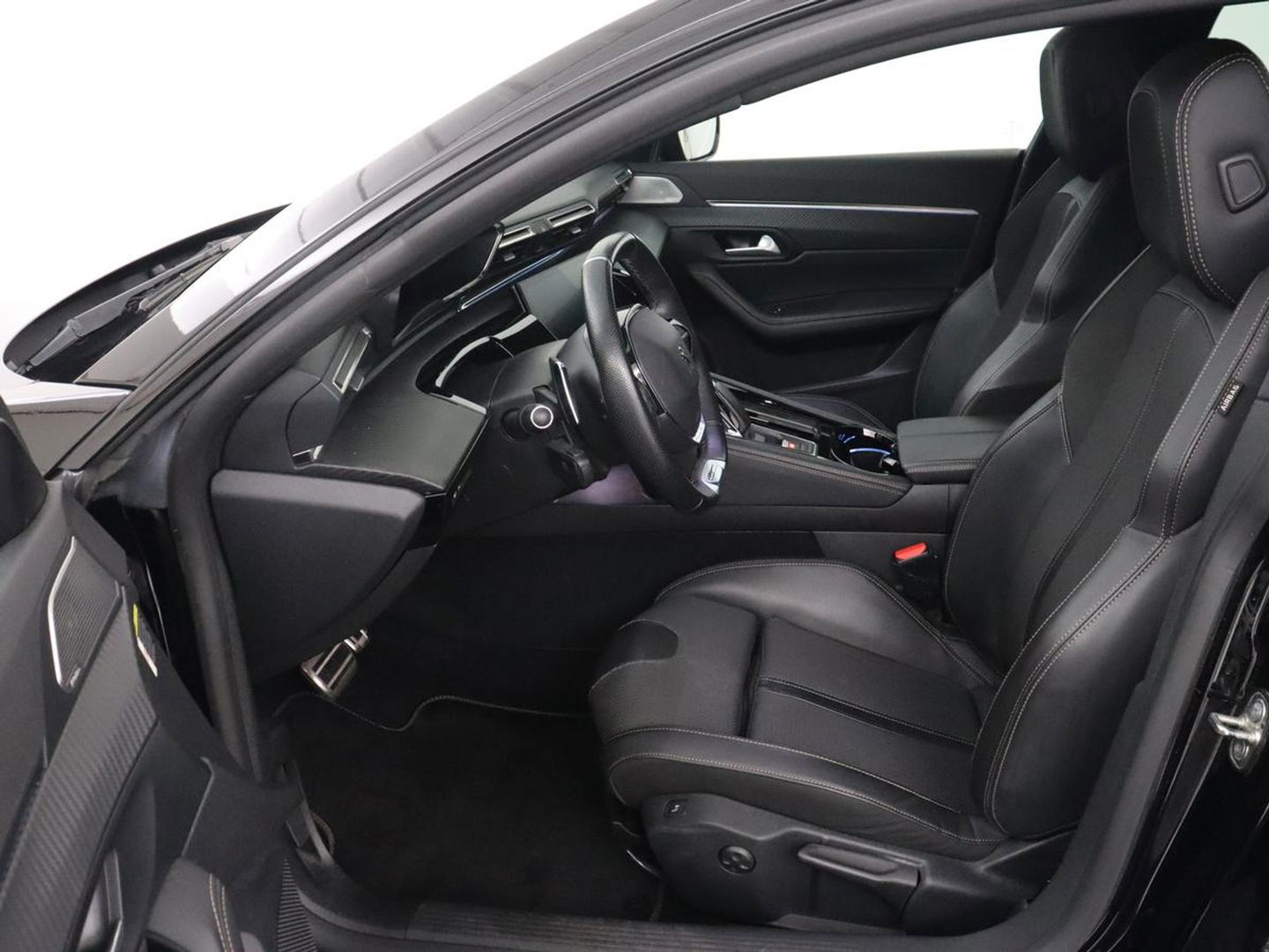 Peugeot 508 1.6 HYbrid GT Line | Trekhaak | Adaptive cruise | FOCAL Sound | Camera | Carplay | Half leder | Keyless | Full LED | Navigatie | Parkeerhulp | Climate control | PHEV | Plug In