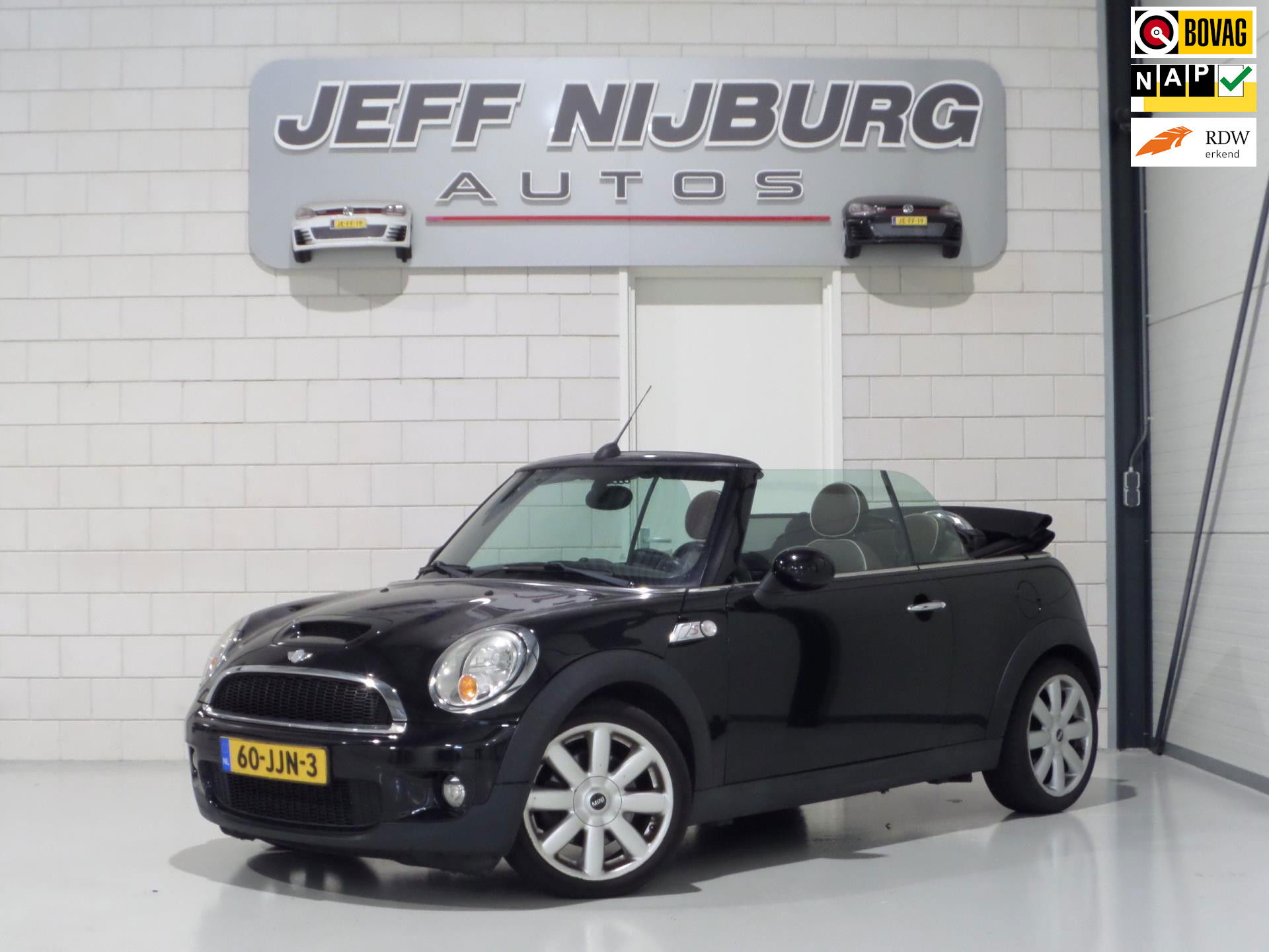 MINI Cabrio 1.6 Cooper S "Origineel NL!" Cognac-Leer Stoelverwarming Bluetooth Navigatie Cruise-control 17"Velgen Parkeersens