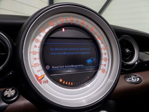 MINI Cabrio 1.6 Cooper S "Origineel NL!" Cognac-Leer Stoelverwarming Bluetooth Navigatie Cruise-control 17"Velgen Parkeersens