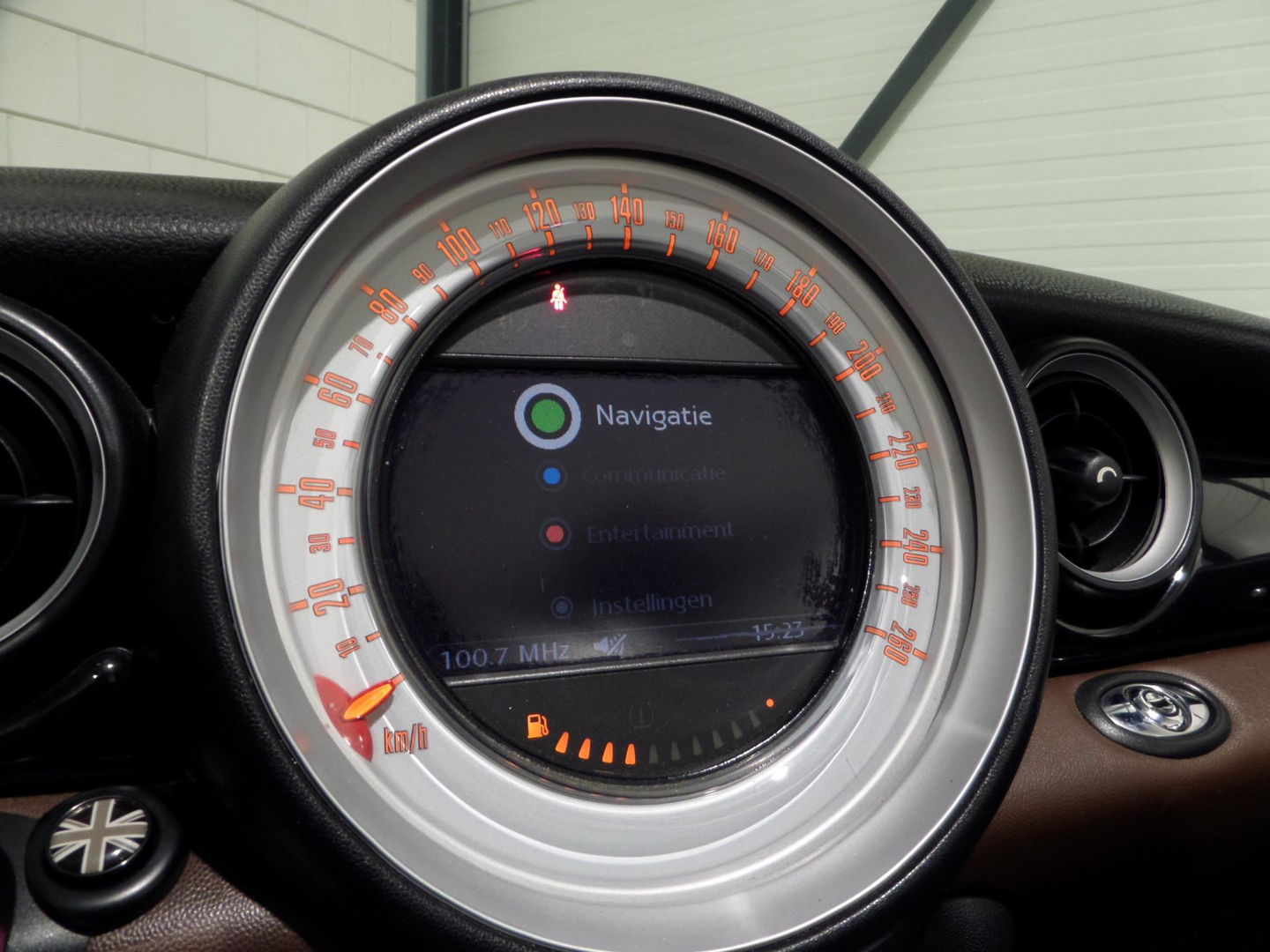 MINI Cabrio 1.6 Cooper S "Origineel NL!" Cognac-Leer Stoelverwarming Bluetooth Navigatie Cruise-control 17"Velgen Parkeersens