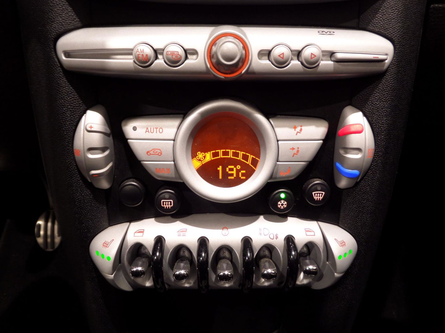 MINI Cabrio 1.6 Cooper S "Origineel NL!" Cognac-Leer Stoelverwarming Bluetooth Navigatie Cruise-control 17"Velgen Parkeersens