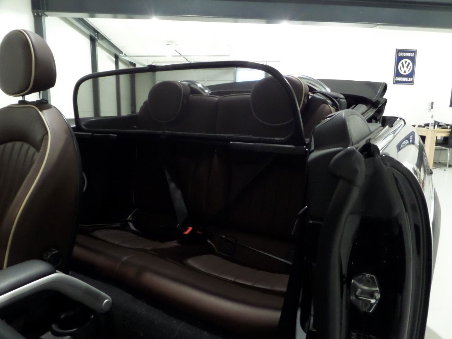 MINI Cabrio 1.6 Cooper S "Origineel NL!" Cognac-Leer Stoelverwarming Bluetooth Navigatie Cruise-control 17"Velgen Parkeersens