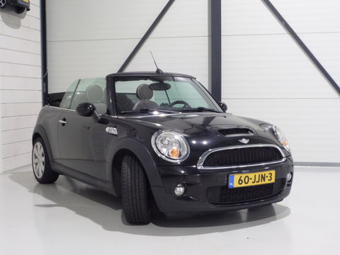 MINI Cabrio 1.6 Cooper S "Origineel NL!" Cognac-Leer Stoelverwarming Bluetooth Navigatie Cruise-control 17"Velgen Parkeersens