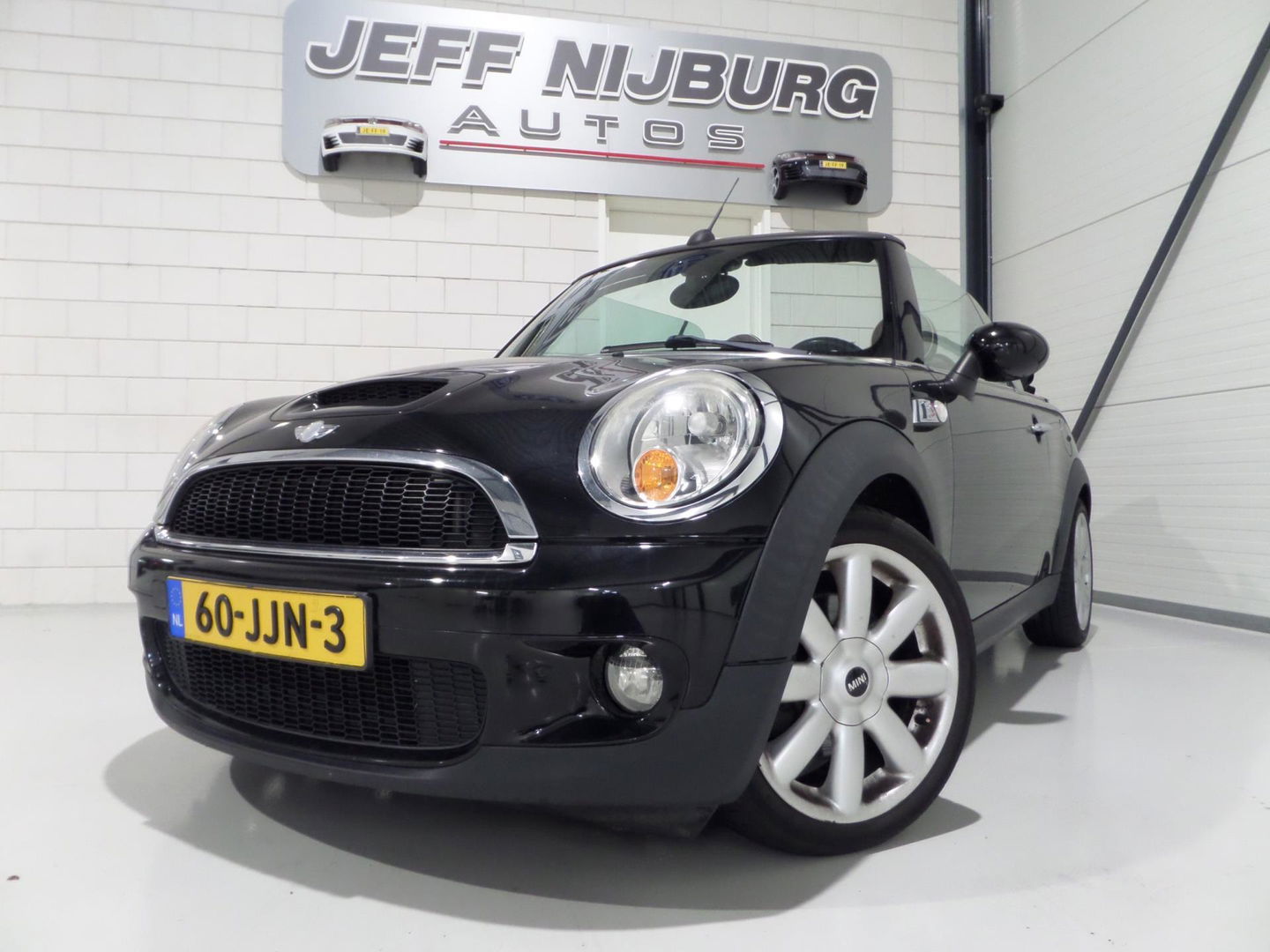MINI Cabrio 1.6 Cooper S "Origineel NL!" Cognac-Leer Stoelverwarming Bluetooth Navigatie Cruise-control 17"Velgen Parkeersens