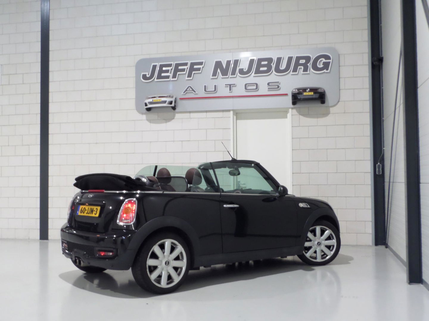 MINI Cabrio 1.6 Cooper S "Origineel NL!" Cognac-Leer Stoelverwarming Bluetooth Navigatie Cruise-control 17"Velgen Parkeersens