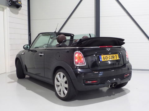MINI Cabrio 1.6 Cooper S "Origineel NL!" Cognac-Leer Stoelverwarming Bluetooth Navigatie Cruise-control 17"Velgen Parkeersens
